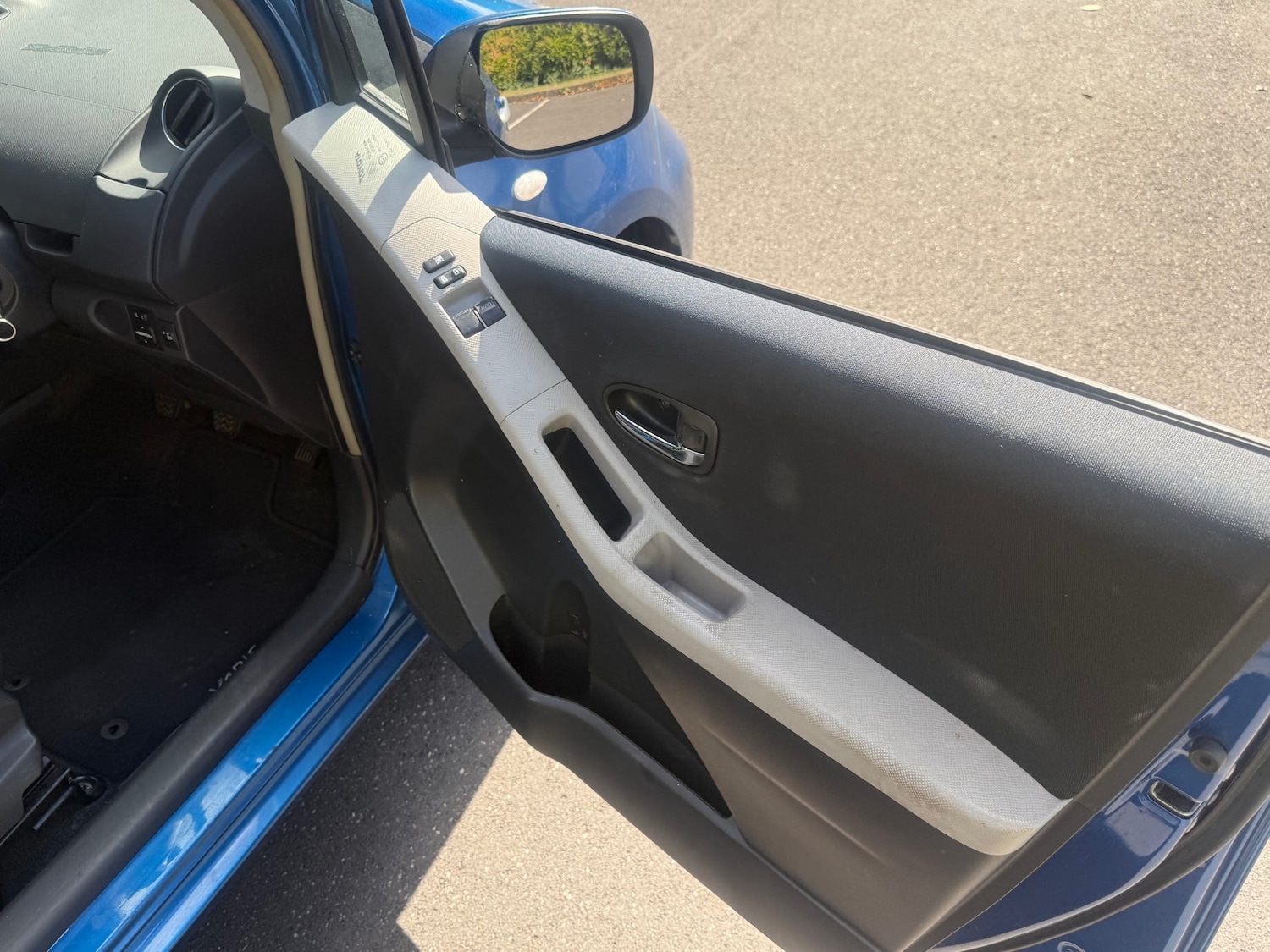 Used Toyota Yaris 2010 for sale - 76286203: Photo 29