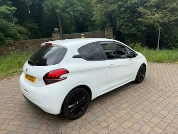 Used Peugeot 208 2017 for sale - 78767657: Photo