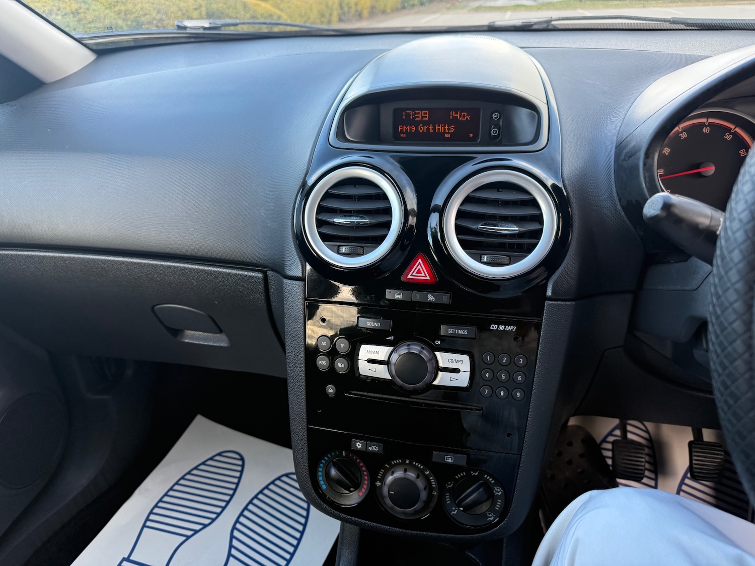 Used Vauxhall Corsa 2008 for sale - 78067245: Photo 28