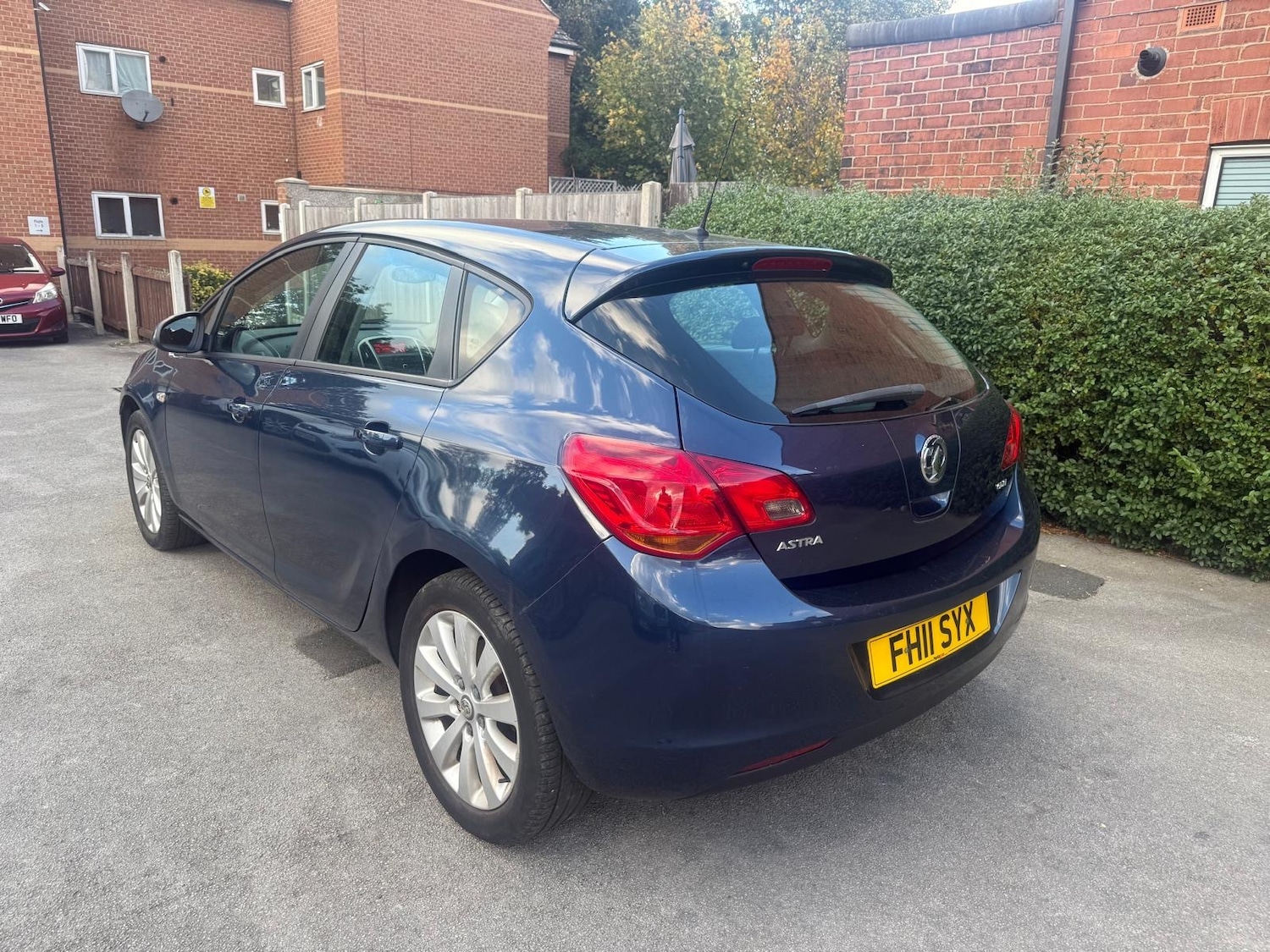 Used Vauxhall Astra 2011 for sale - 76265325: Photo 1