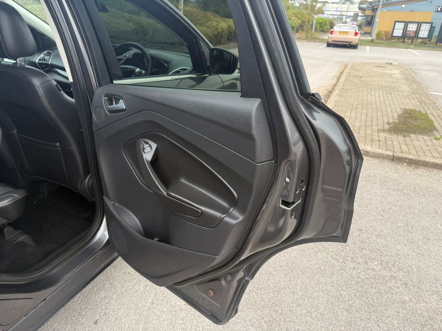 Used Ford Kuga 2015 for sale - 76904443: Photo 17