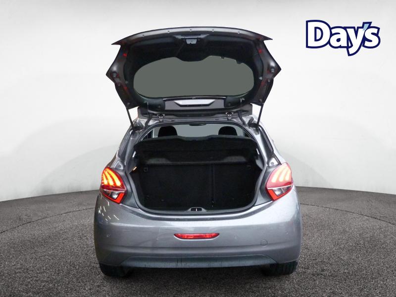 Used Peugeot 208 2018 for sale - 77152230: Photo 8