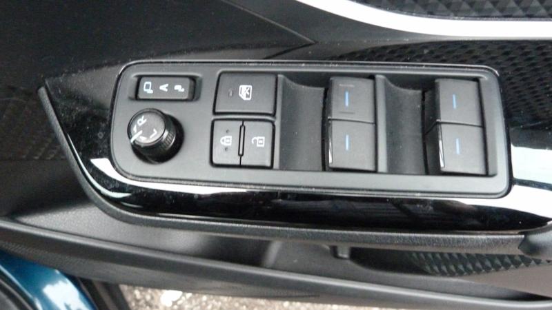 Used Toyota C-HR 2023 for sale - 77326953: Photo 13