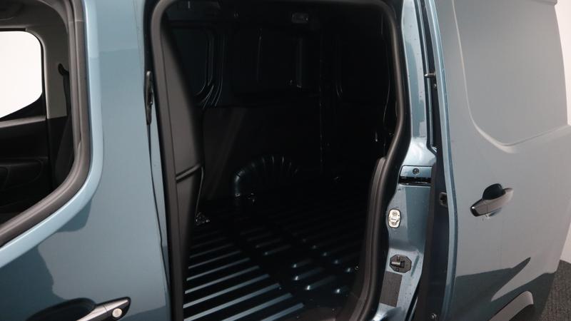 Used Aston Martin DBS 2010 for sale - 77117306: Photo 18