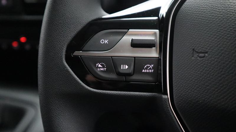 Used Aston Martin DBS 2010 for sale - 77117306: Photo 23