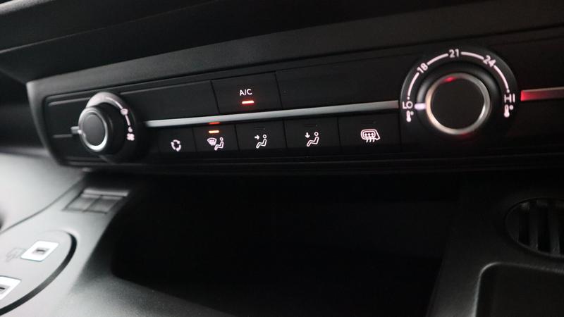 Used Aston Martin DBS 2010 for sale - 77117306: Photo 33