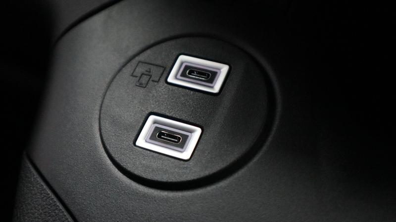 Used Aston Martin DBS 2010 for sale - 77117306: Photo 34