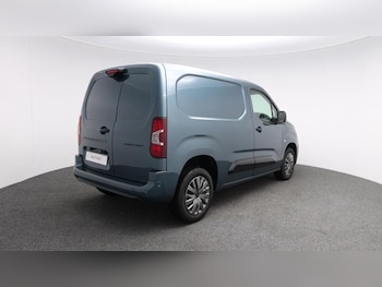 Used Aston Martin DBS 2010 for sale - 77117306: Photo