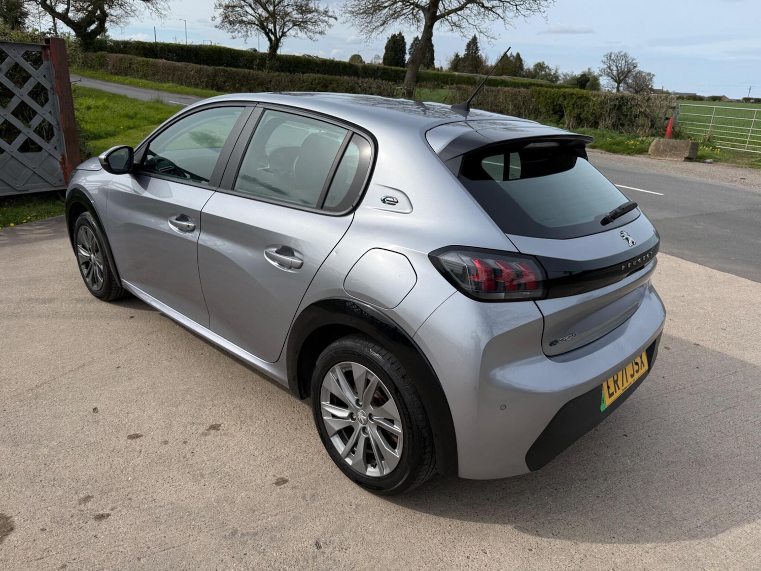 Used Peugeot E-208 for sale - 78214333: Photo 8