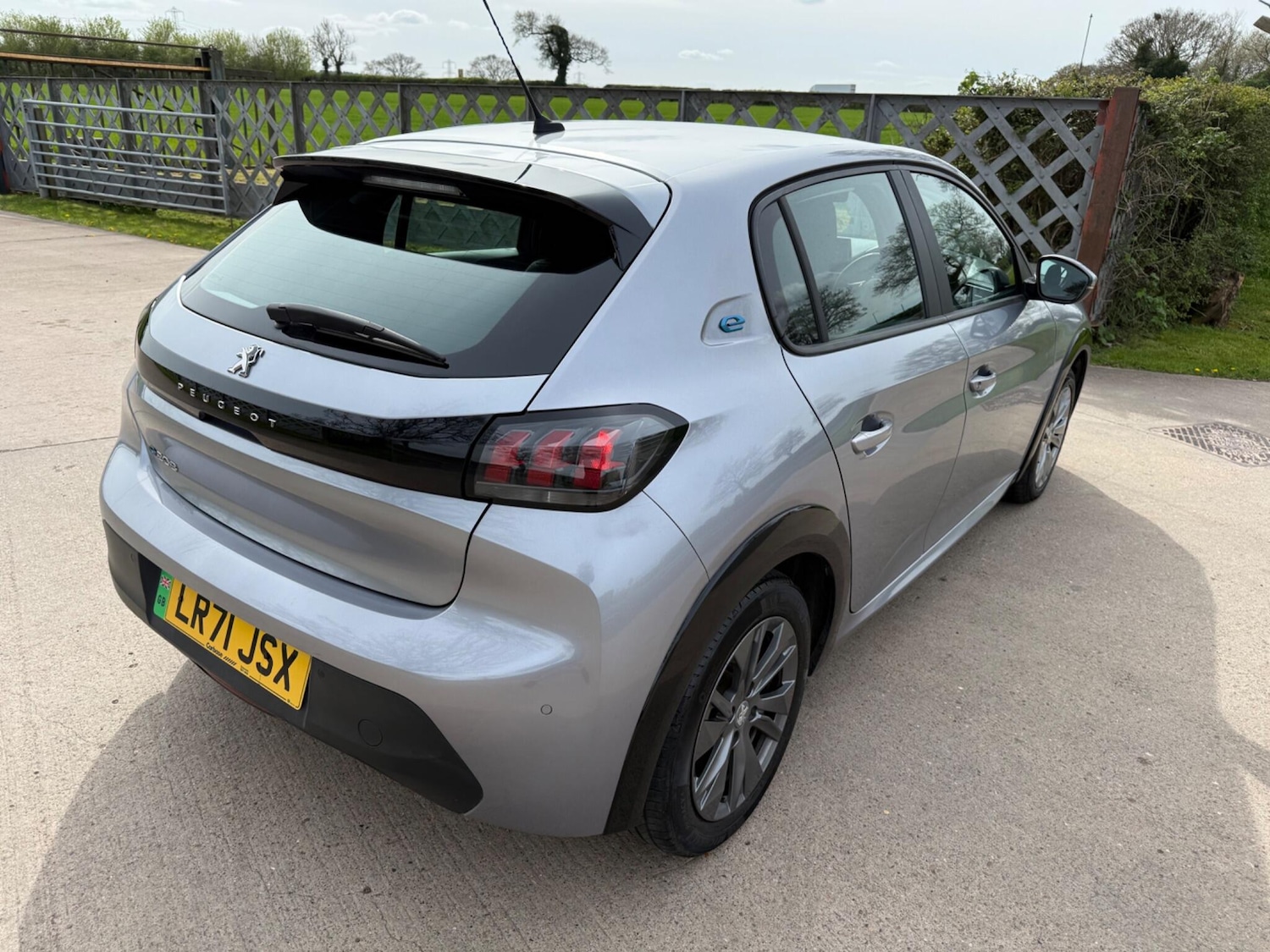 Used Peugeot E-208 for sale - 78214333: Photo 9