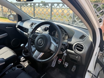 Used Mazda Mazda2 2011 for sale - 79544030: Photo