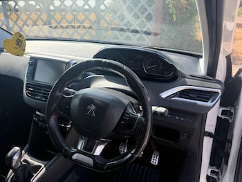 Used Peugeot 208 2016 for sale - 79621950: Photo