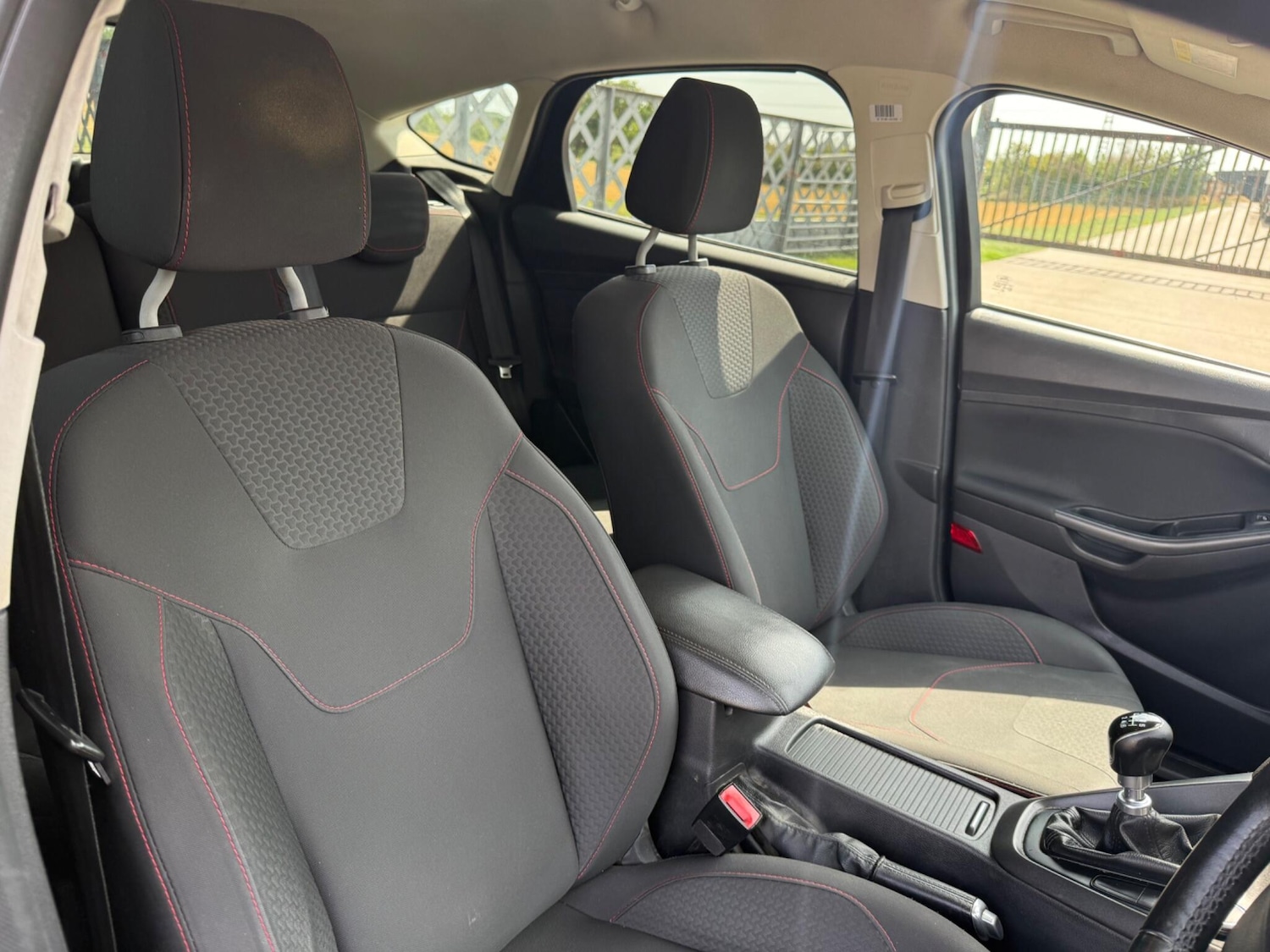 Used Ford Focus 2015 for sale - 76370676: Photo 7