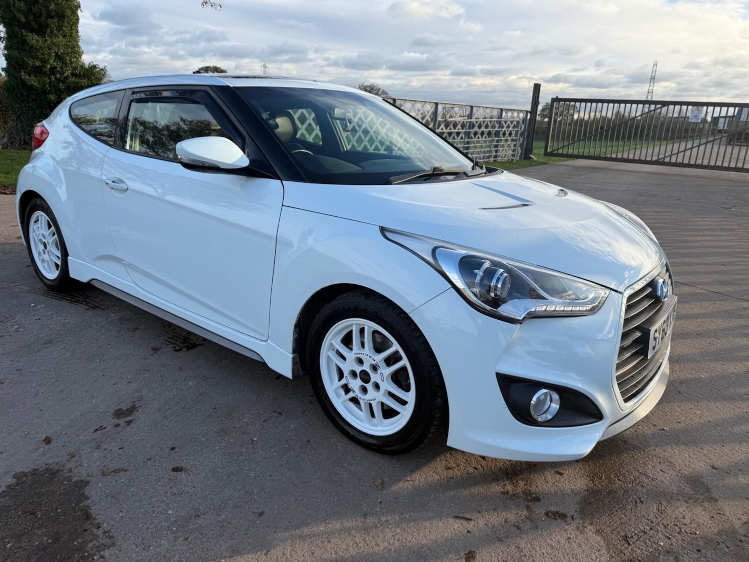 Used Hyundai Veloster 2014 for sale - 76632964: Photo 1