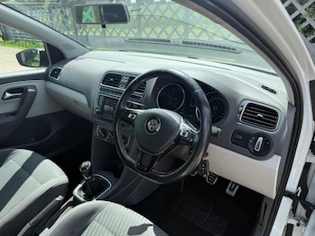 Used Volkswagen Polo 2015 for sale - 78922793: Photo