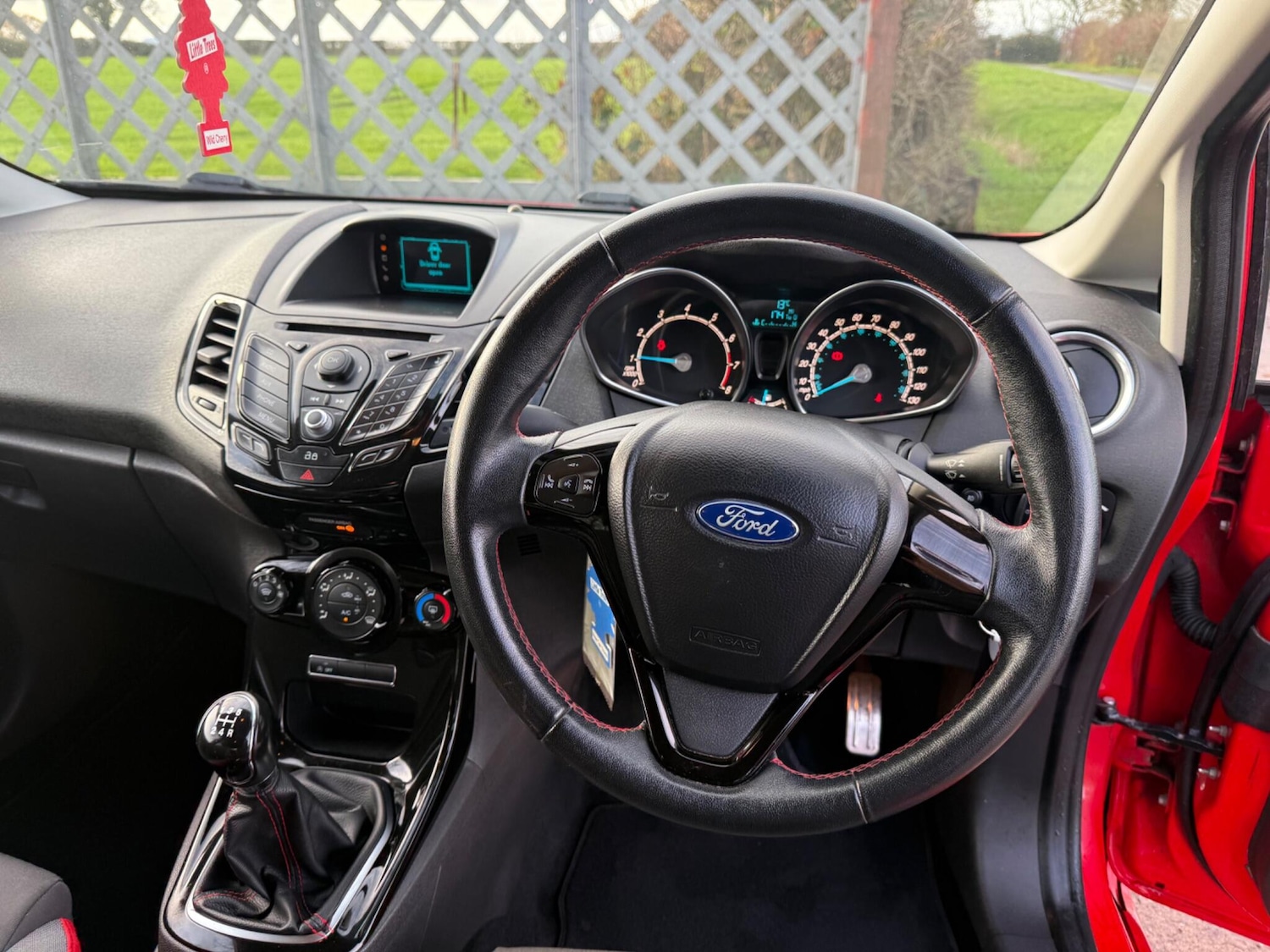 Used Ford Fiesta 2015 for sale - 76865642: Photo 5