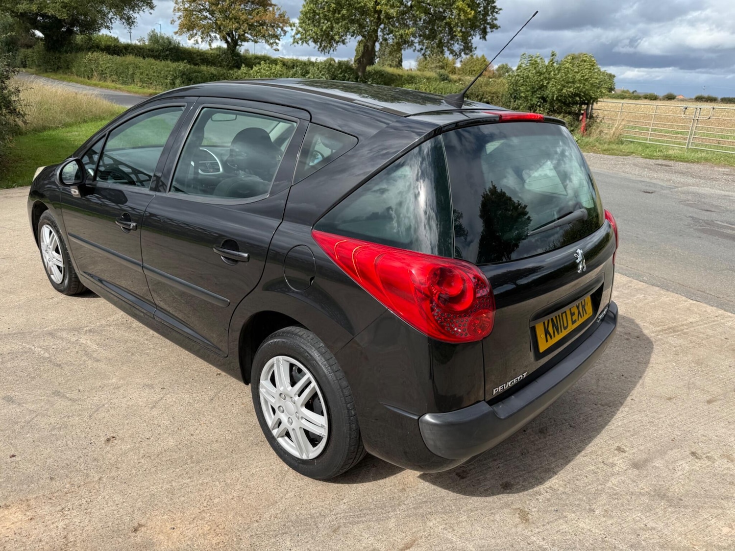 Used Peugeot 207 2010 for sale - 76370773: Photo 11