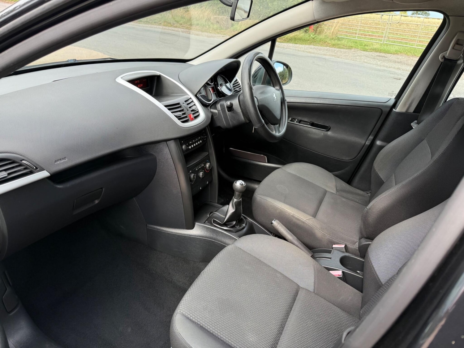 Used Peugeot 207 2010 for sale - 76370773: Photo 12