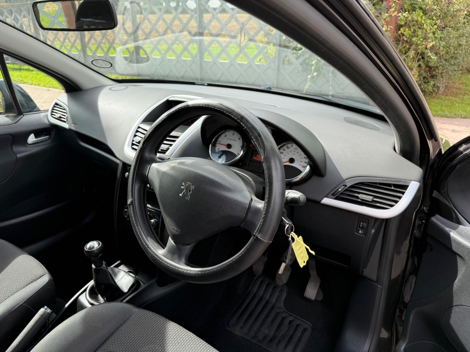 Used Peugeot 207 2010 for sale - 76370773: Photo 4