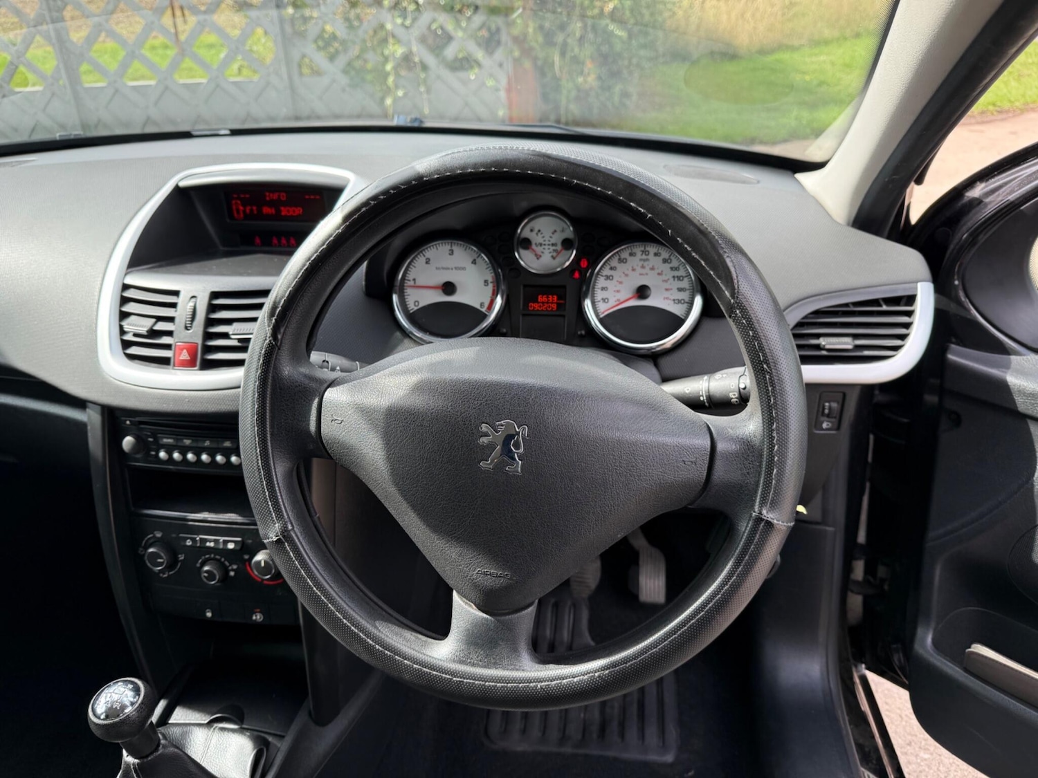 Used Peugeot 207 2010 for sale - 76370773: Photo 5