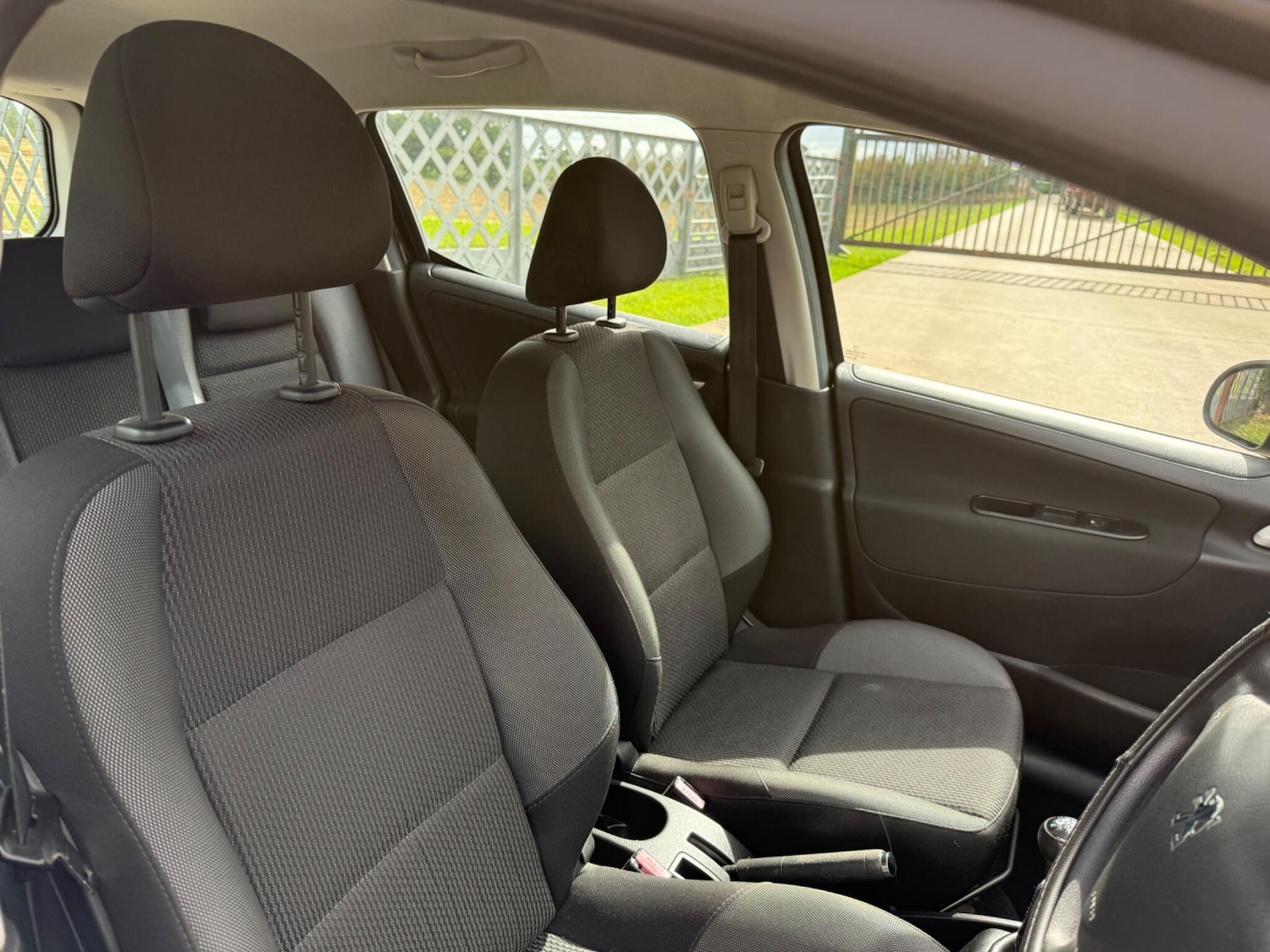 Used Peugeot 207 2010 for sale - 76370773: Photo 6