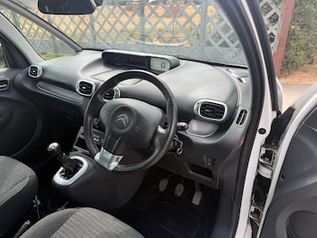 Used Citroen C3 Picasso 2016 for sale - 79279261: Photo