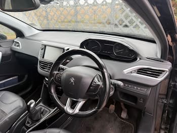 Used Peugeot 2008 2016 for sale - 79677429: Photo