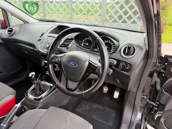 Used Ford Fiesta 2015 for sale - 78128120: Photo