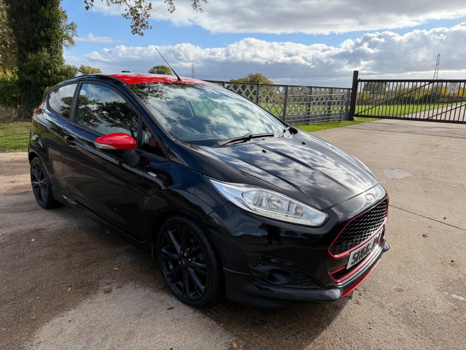 Used Ford Fiesta 2017 for sale - 76377502: Photo 1