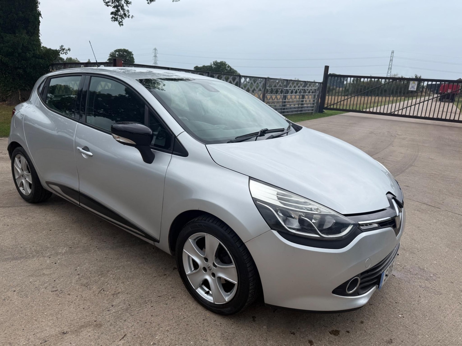 Used Renault Clio 2016 for sale - 76371398: Photo 1