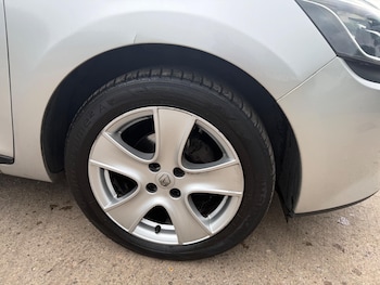 Used Renault Clio 2016 for sale - 76371398: Photo