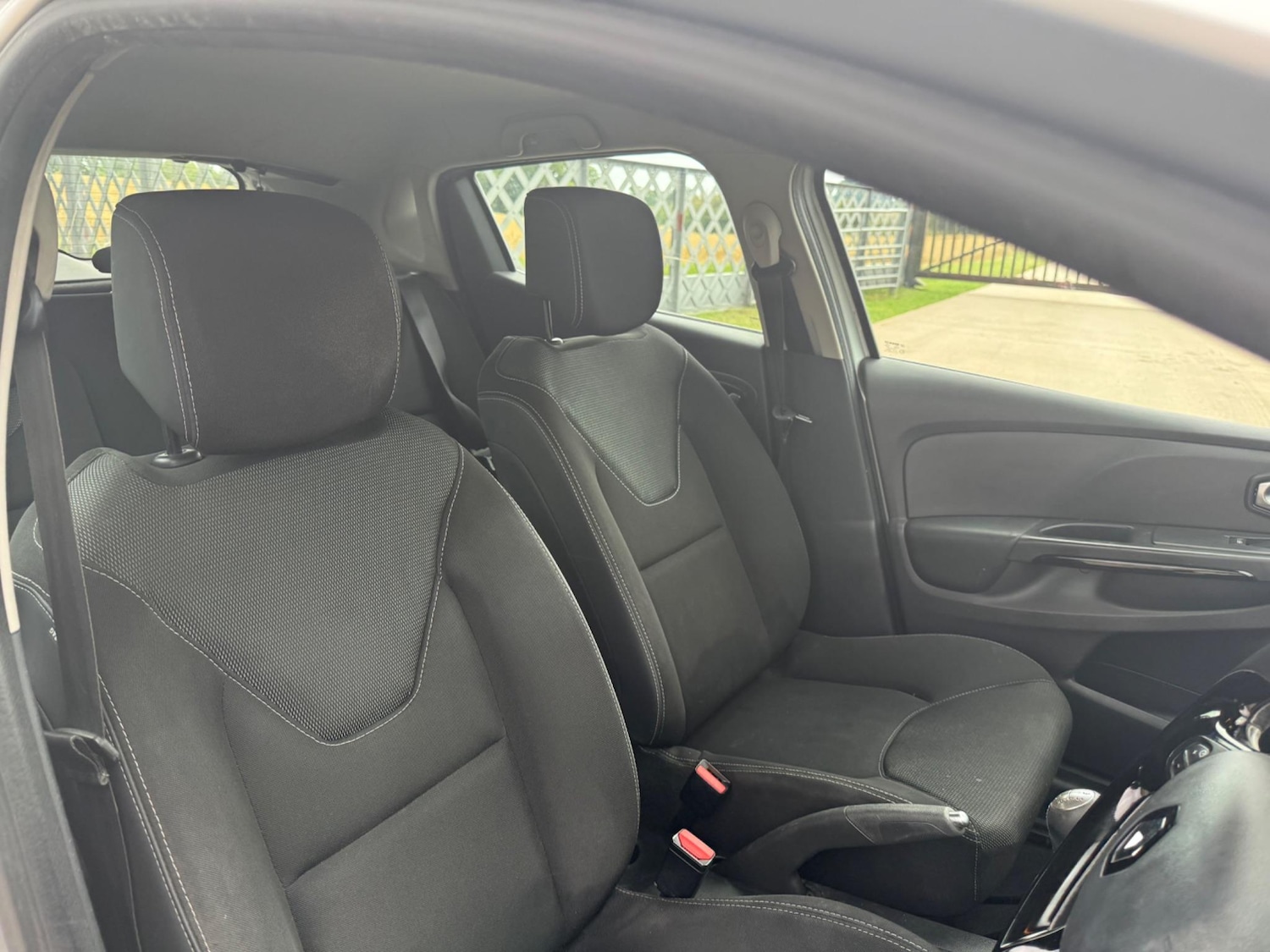 Used Renault Clio 2016 for sale - 76371398: Photo 6