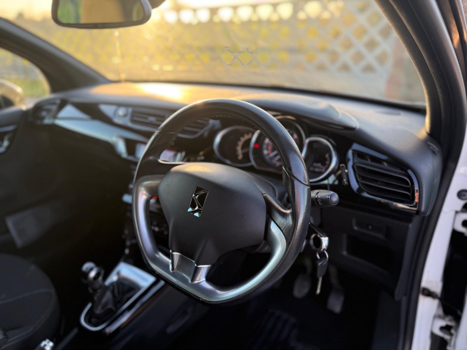 Used Citroen DS3 2014 for sale - 76700672: Photo 4