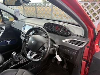 Used Peugeot 2008 2015 for sale - 79590598: Photo