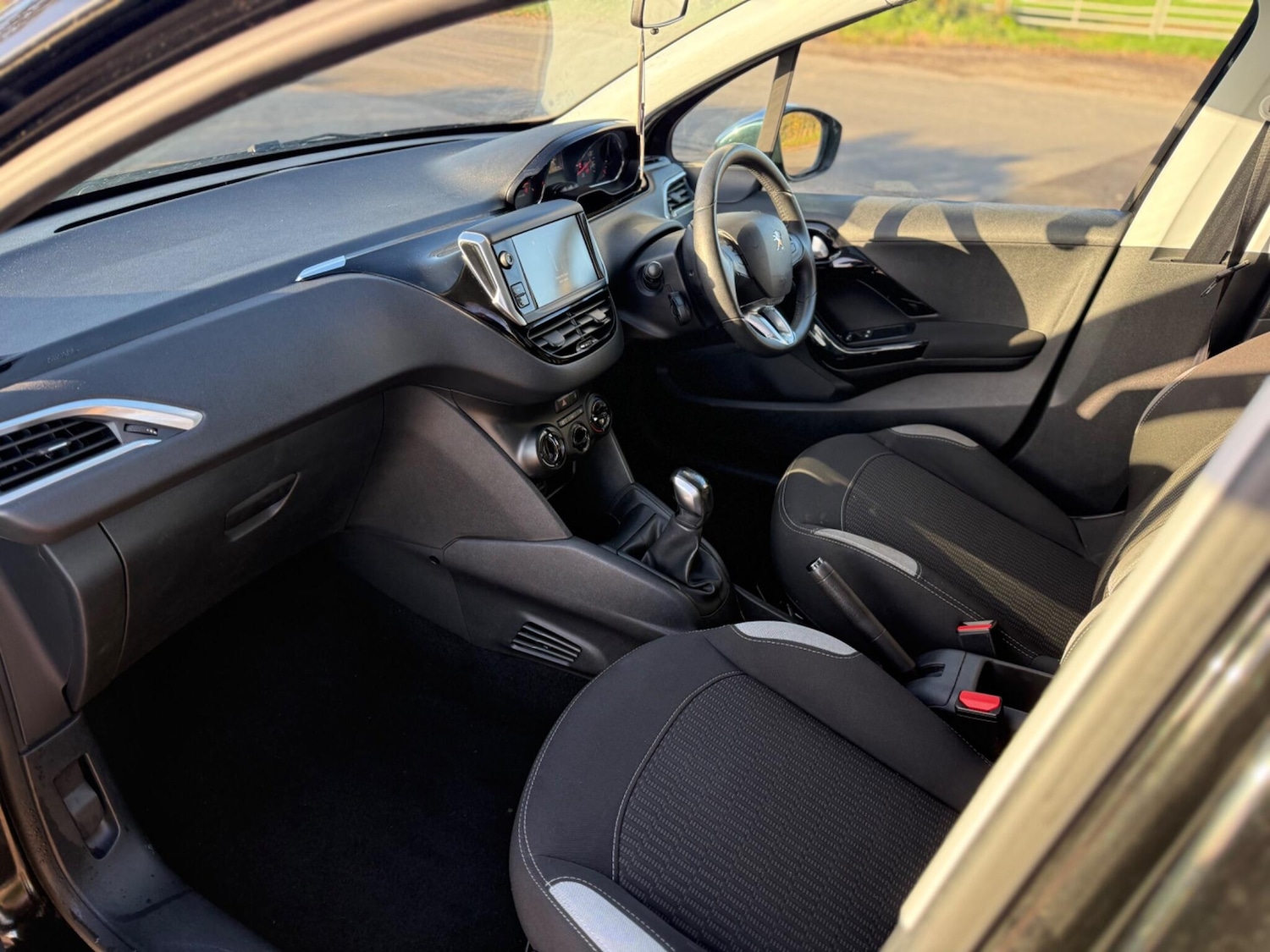 Used Peugeot 208 2014 for sale - 76607105: Photo 10