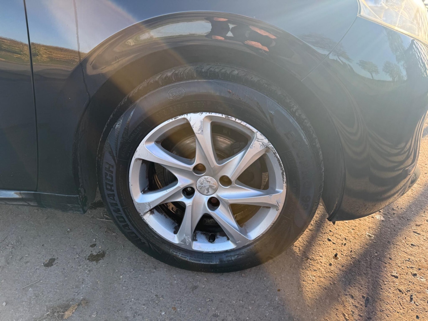 Used Peugeot 208 2014 for sale - 76607105: Photo 2