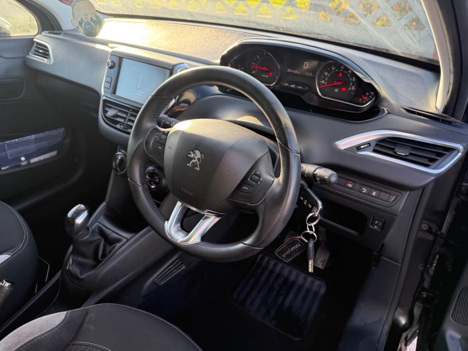 Used Peugeot 208 2014 for sale - 76607105: Photo 3