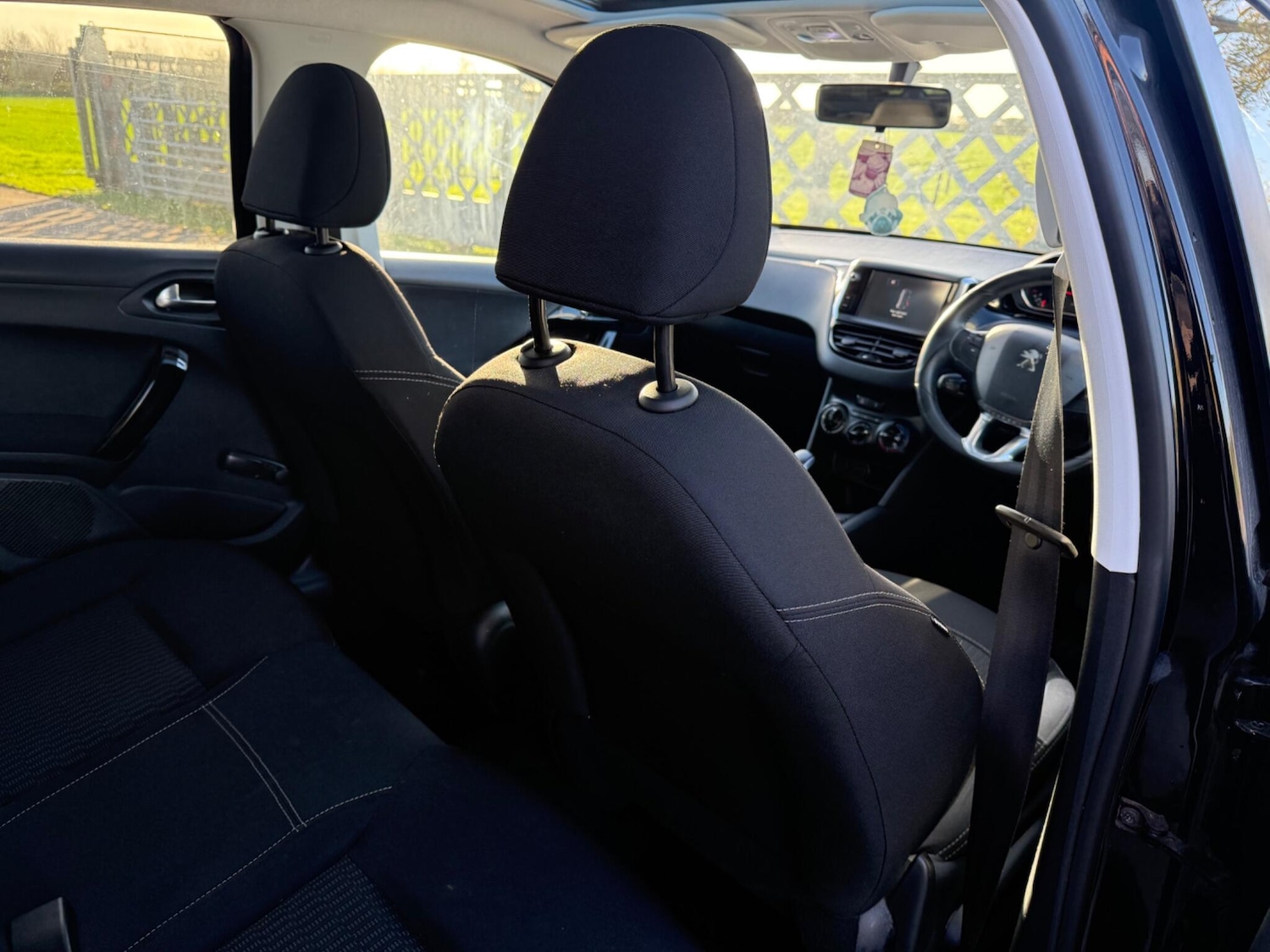 Used Peugeot 208 2014 for sale - 76607105: Photo 6