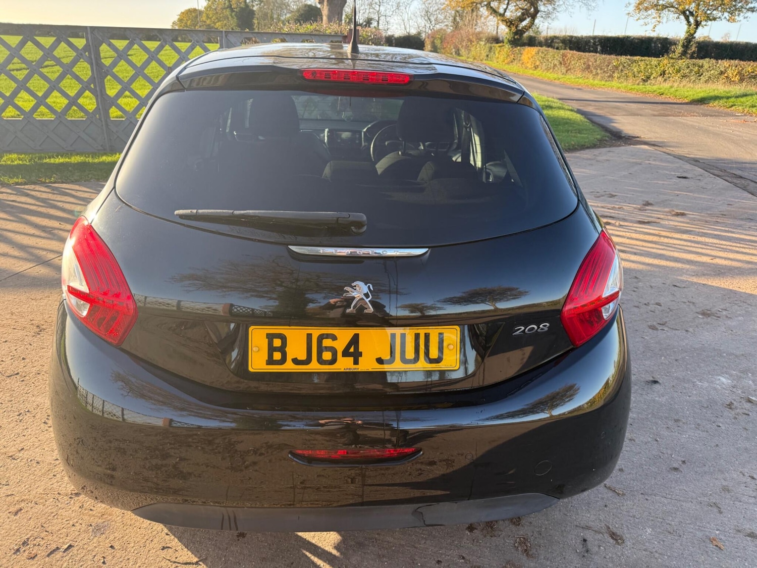 Used Peugeot 208 2014 for sale - 76607105: Photo 8