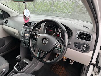 Used Volkswagen Polo 2015 for sale - 77671131: Photo