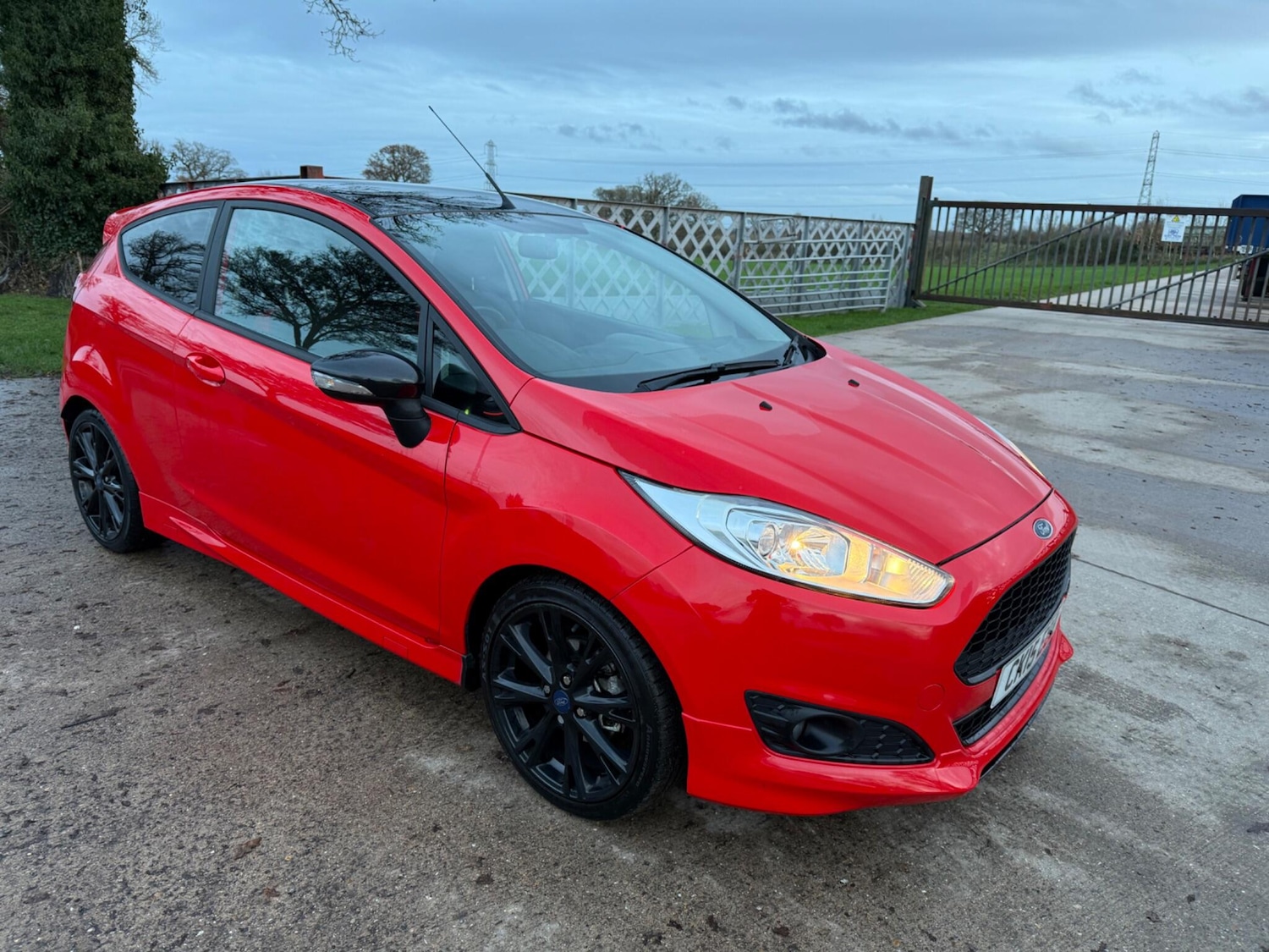 Used Ford Fiesta 2015 for sale - 76865340: Photo 1