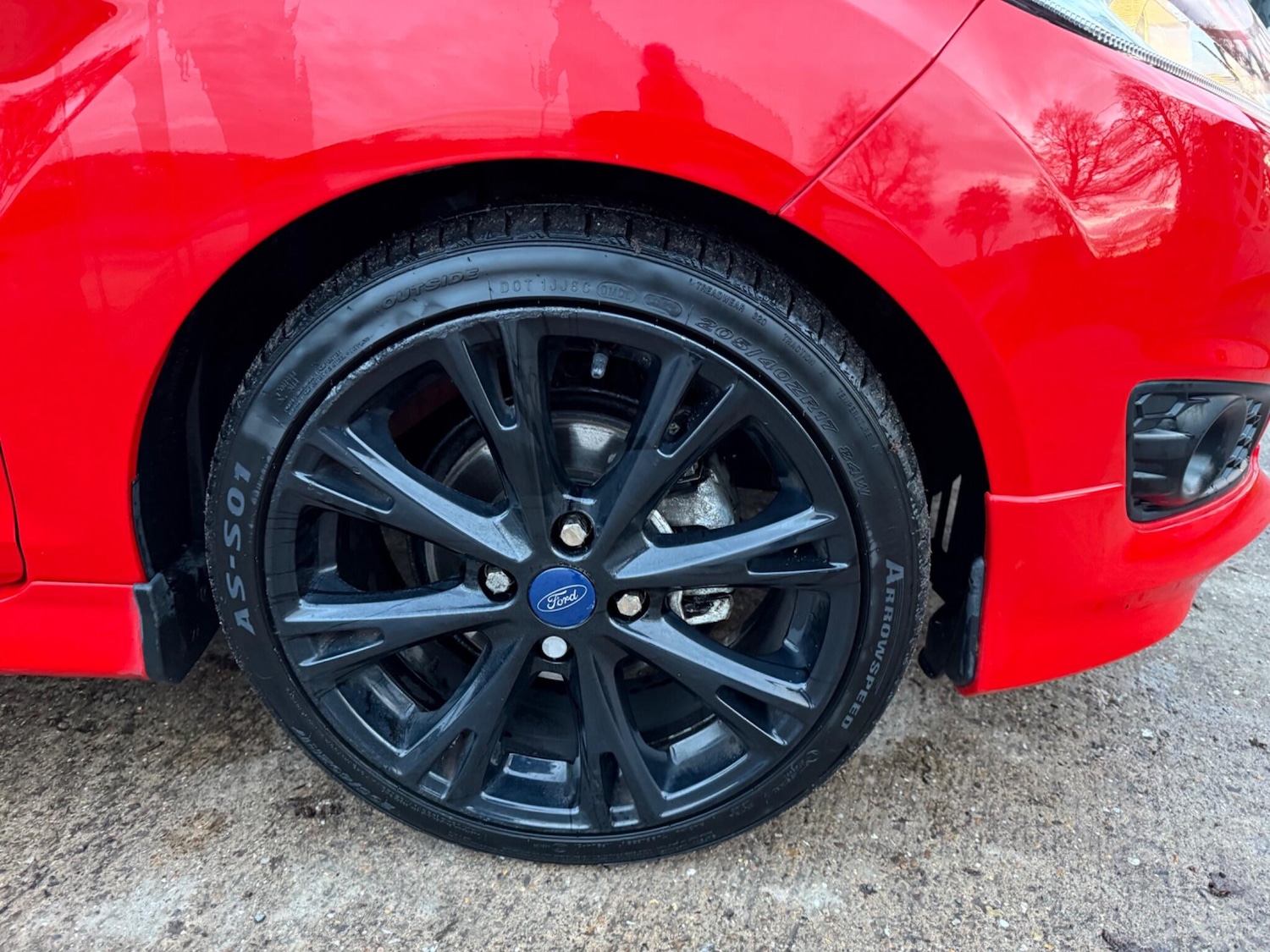 Used Ford Fiesta 2015 for sale - 76865340: Photo 2