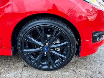 Used Ford Fiesta 2015 for sale - 76865340: Photo