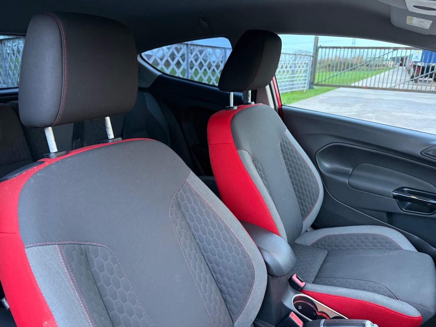 Used Ford Fiesta 2015 for sale - 76865340: Photo 5