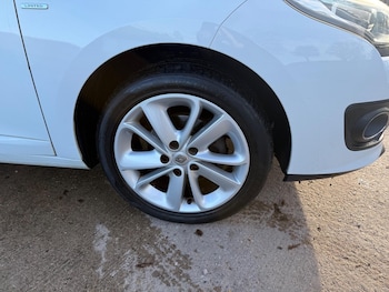 Used Renault Megane 2015 for sale - 76781765: Photo