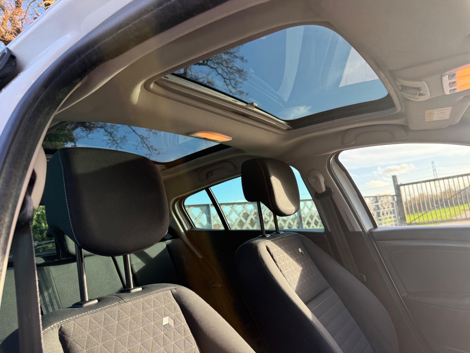 Used Renault Megane 2015 for sale - 76781765: Photo 8