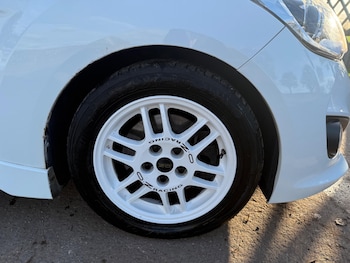 Used Hyundai Veloster 2014 for sale - 76989496: Photo