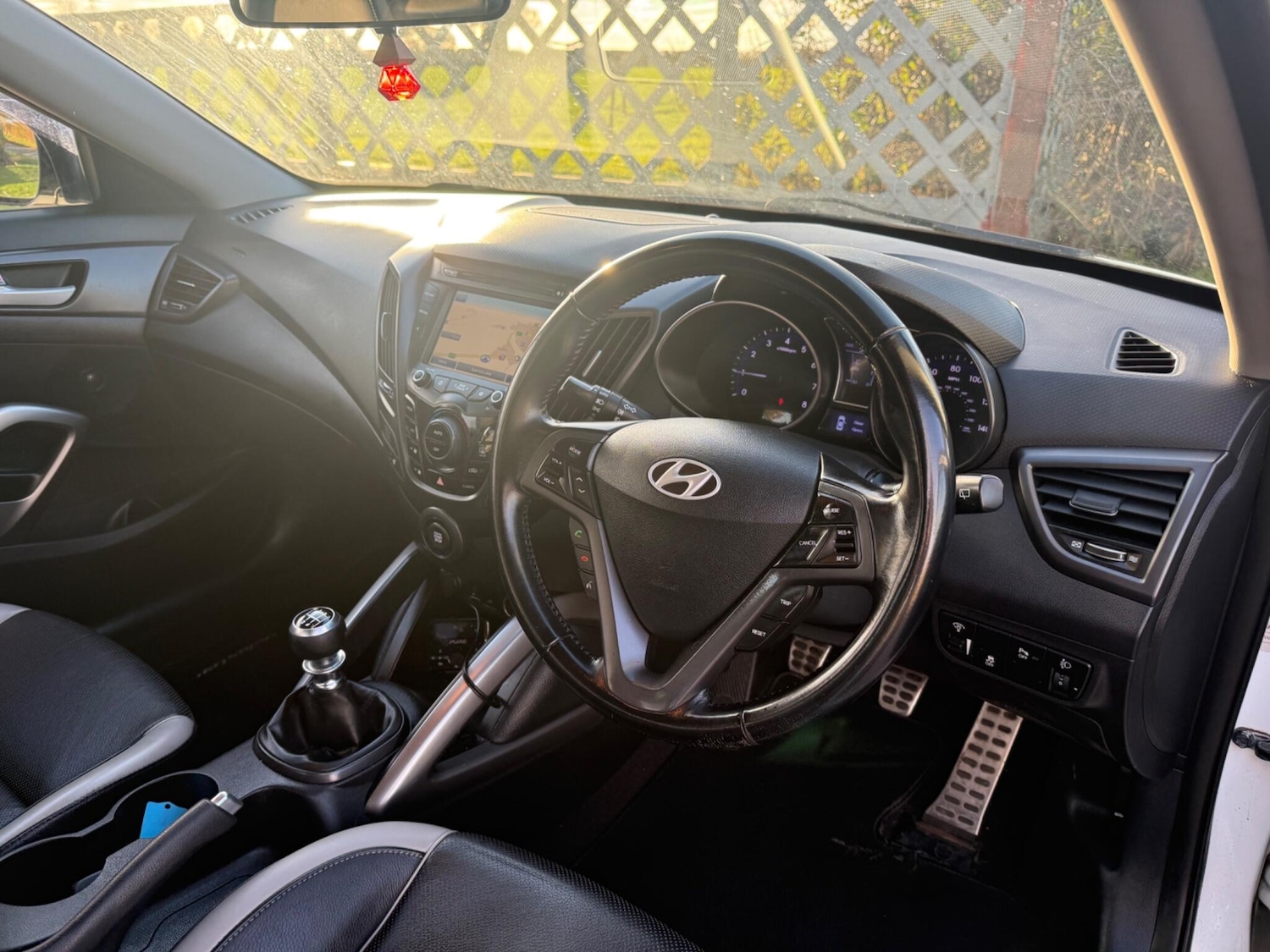 Used Hyundai Veloster 2014 for sale - 76989496: Photo 4