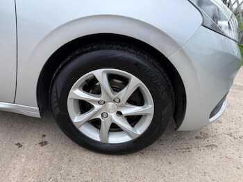 Used Peugeot 208 2015 for sale - 77737702: Photo