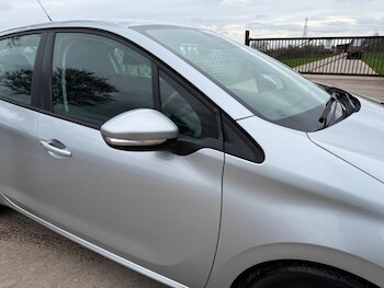 Used Peugeot 208 2015 for sale - 77737702: Photo